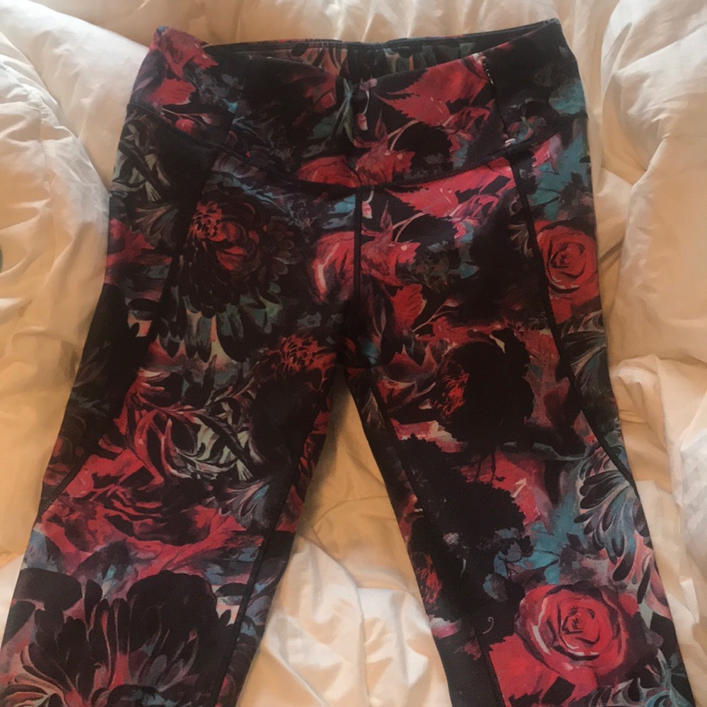 Carrie Underwood workout leggings (calia)